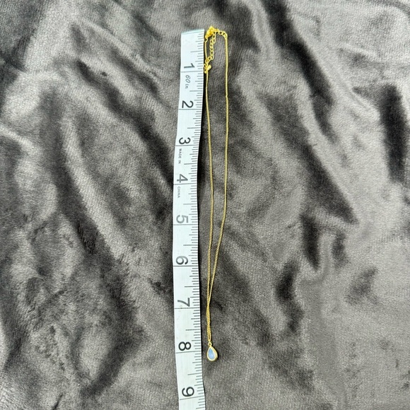 Bearfruit Teardrop | Gold | Pendant - Picture 2 of 4